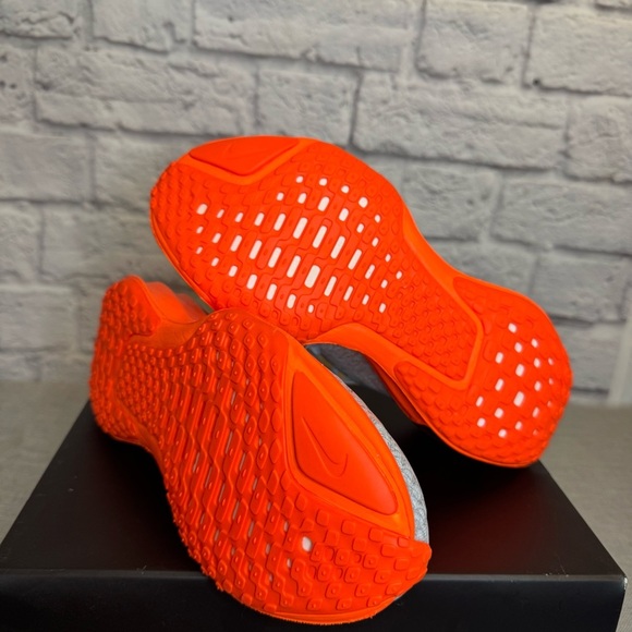 Nike Mens Invincible 3 Running Shoes Pure Platinum/Hyper Crimson DR2615-008 Sz 8 - Picture 4 of 7